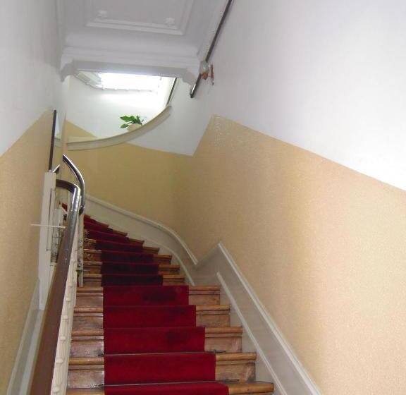 پانسیون Guesthouse Lusa Atenas