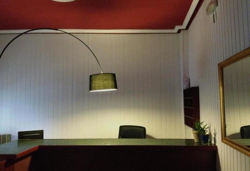 بنسيون Hostal Los Cerros