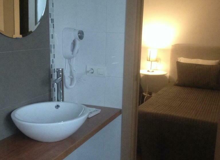 بنسيون Hostal Montilla Sotogrande