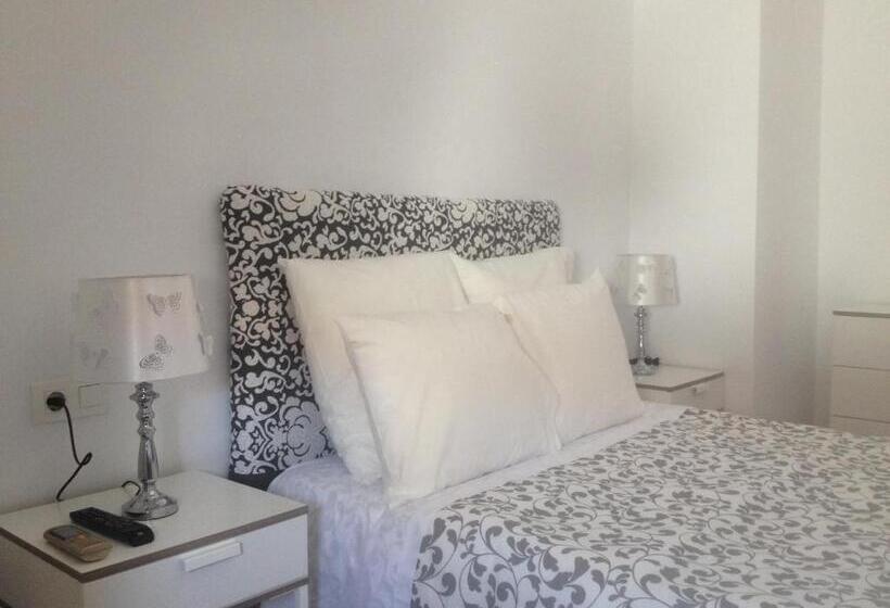 بنسيون Hostal Montilla Sotogrande