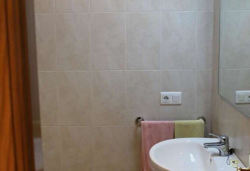 פנסיון Hostal Sandino