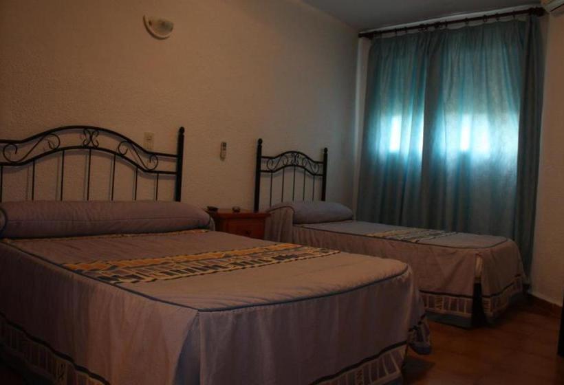 بنسيون Hostal Tamarindos