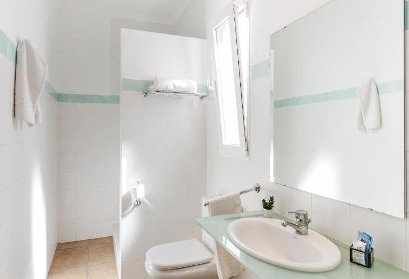 Пансион Hostal Tres Molins