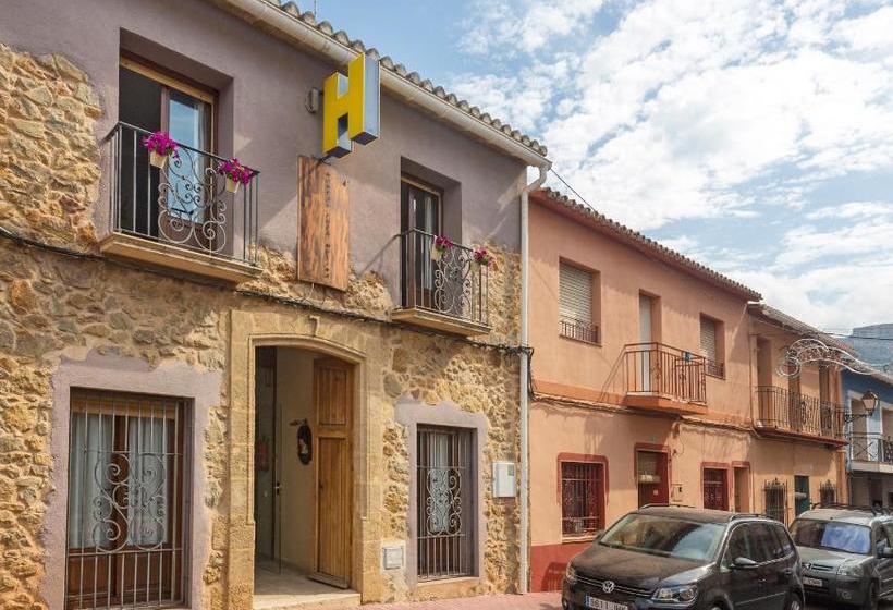 Пансион Hostal Tres Molins