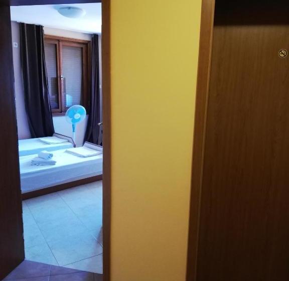 بنسيون Hristovi Apartments & Studios