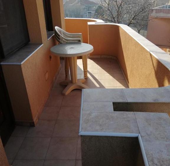 بنسيون Hristovi Apartments & Studios