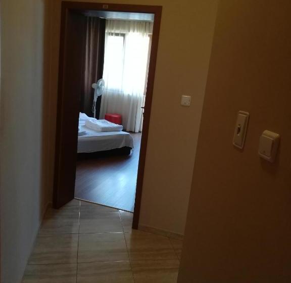 بنسيون Hristovi Apartments & Studios