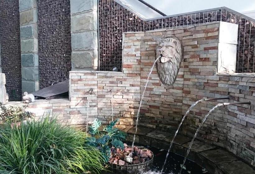 ペンション Le Chateau Guest House And Conference Centre