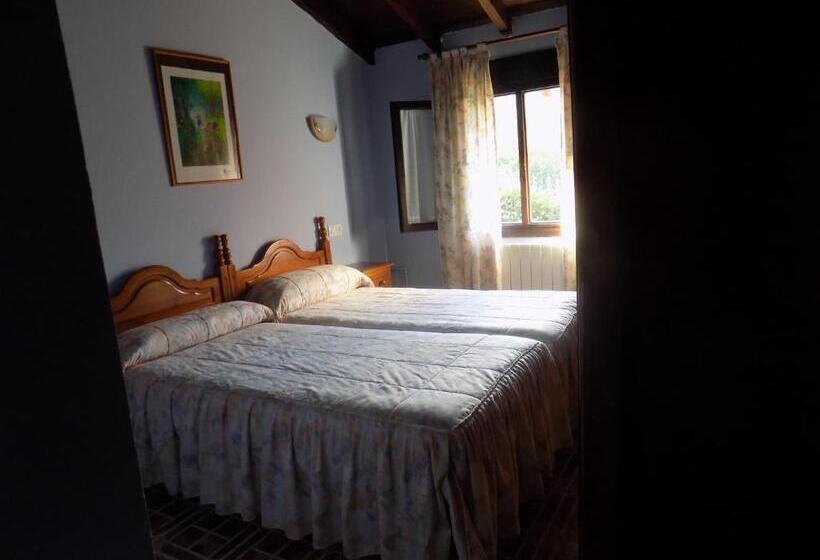 פנסיון Posada La Ceña