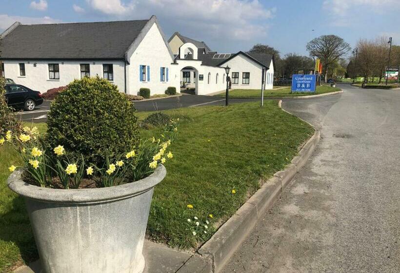 פנסיון The Courtyard Guesthouse B&b