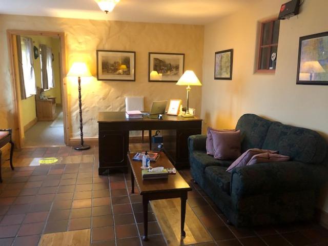 פנסיון The Courtyard Guesthouse B&b