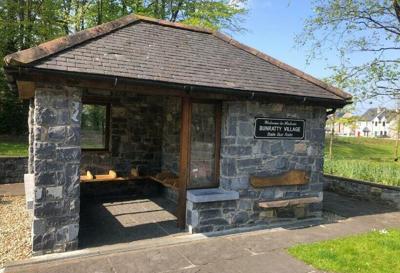 פנסיון The Courtyard Guesthouse B&b