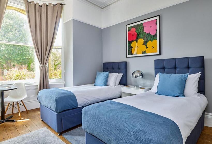 پانسیون Townhouse Exeter