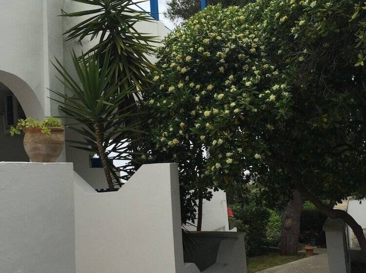 Villa Flora Studios & Apartments