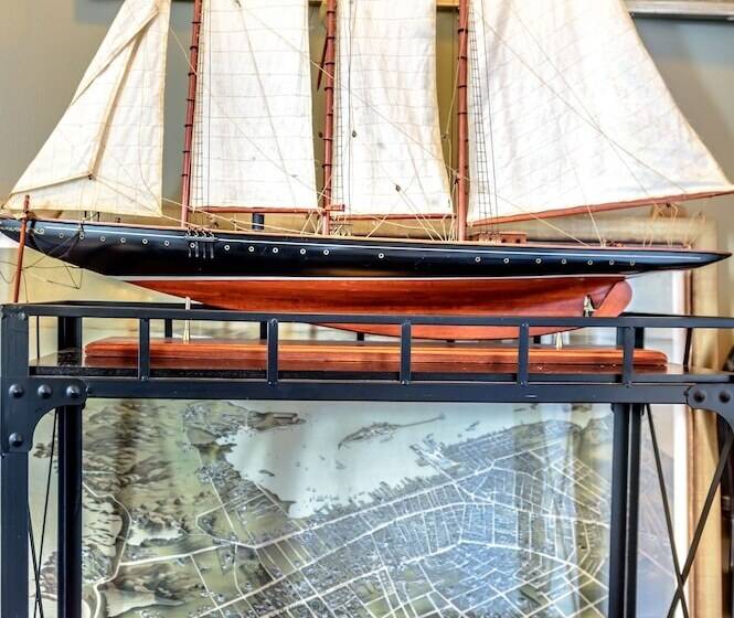 فندق صغير Bouchard Restaurant & Inn