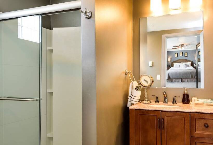 فندق صغير Bouchard Restaurant & Inn