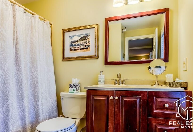 فندق صغير Bouchard Restaurant & Inn