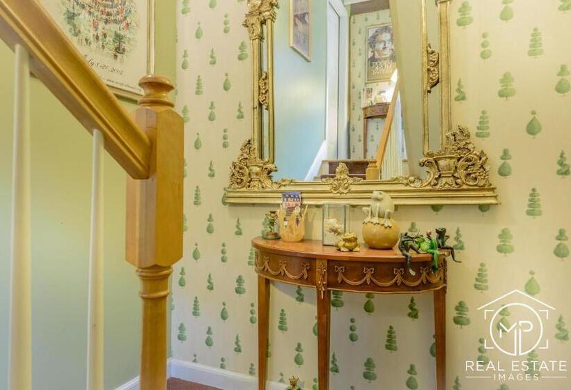 فندق صغير Bouchard Restaurant & Inn