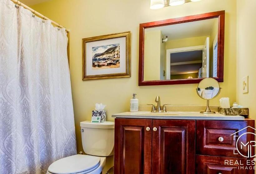 فندق صغير Bouchard Restaurant & Inn