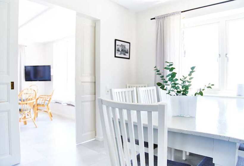 Lotsvillans Vandrarhem