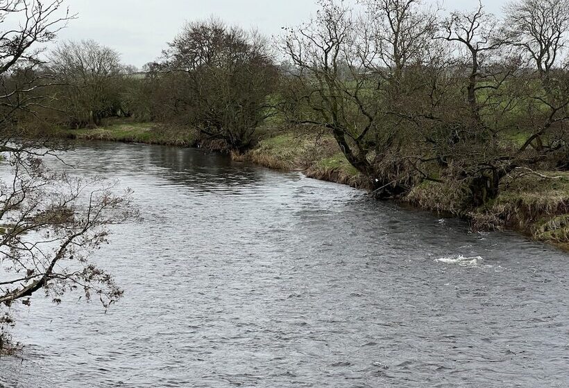 הוסטל The Kings Arms Temple Sowerby