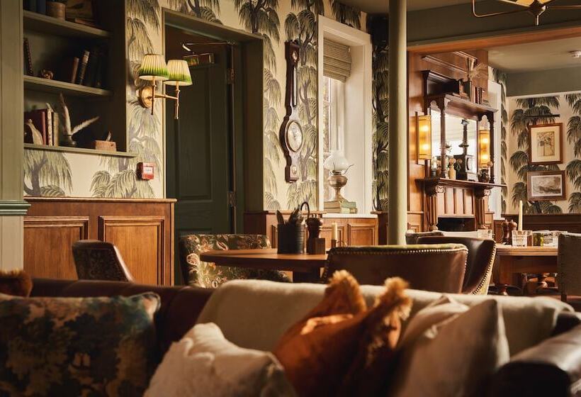 هاستل The Rising Sun