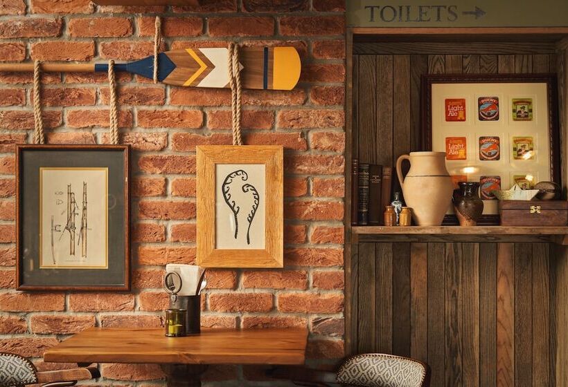 هاستل The Rising Sun