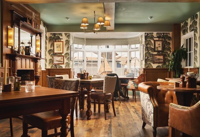 هاستل The Rising Sun