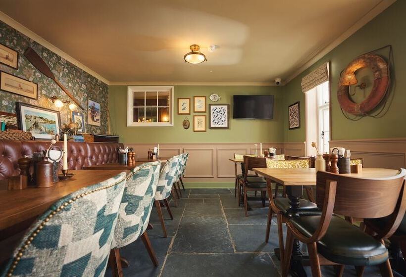 هاستل The Rising Sun