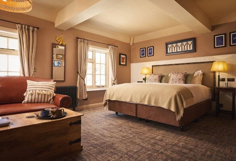 هاستل The Rising Sun