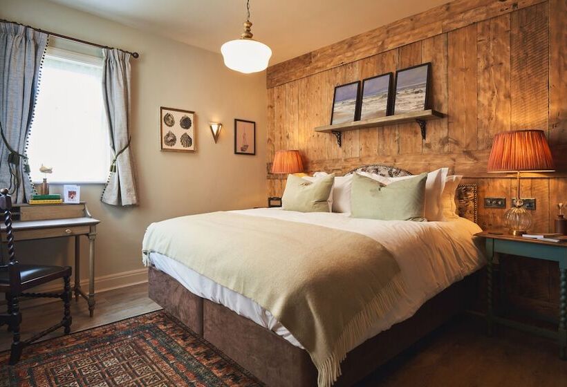 هاستل The Rising Sun