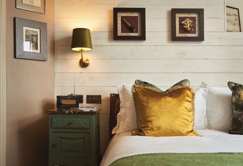 هاستل The Rising Sun