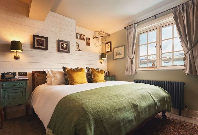 هاستل The Rising Sun