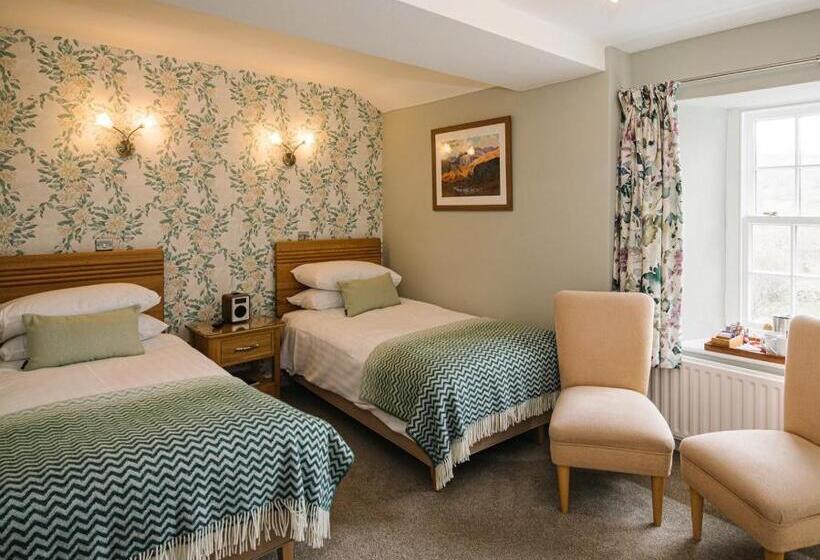 Общежитие Three Shires Inn