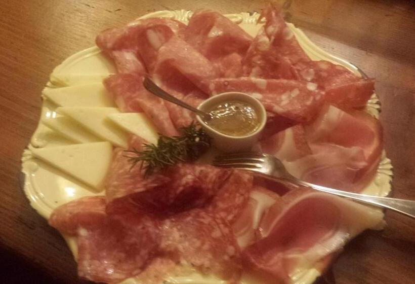 Отель Agriturismo Borgo La Casetta