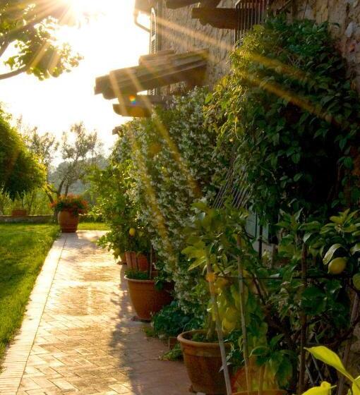 Отель Agriturismo Borgo La Casetta