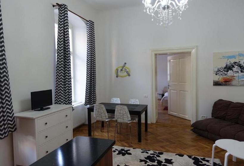 膳宿费 Casa Sforii Brasov