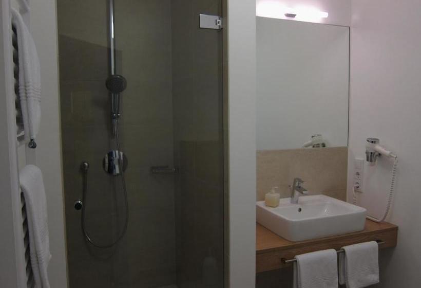 Пансион Ernst Clüsserath Weingut & Weinhotelchen