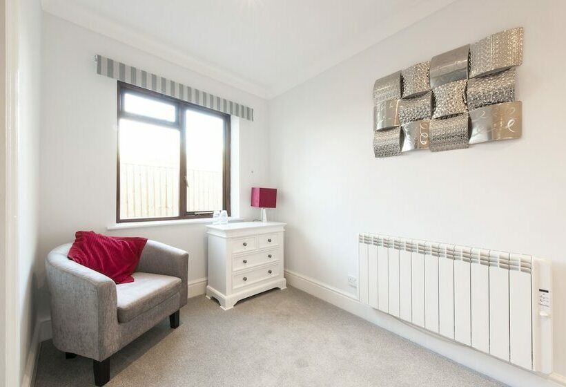 膳宿费 High Hedges Apartments