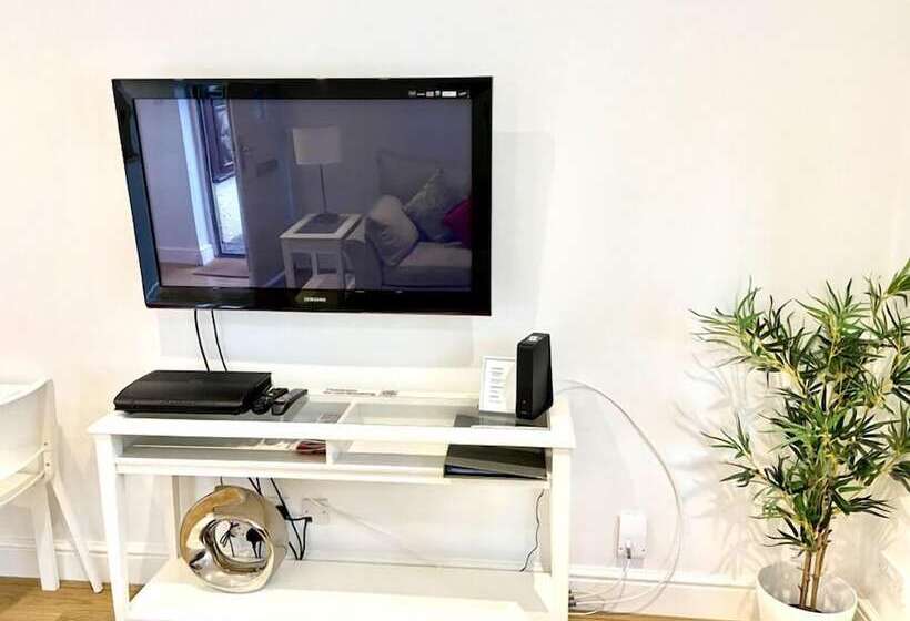 膳宿费 High Hedges Apartments