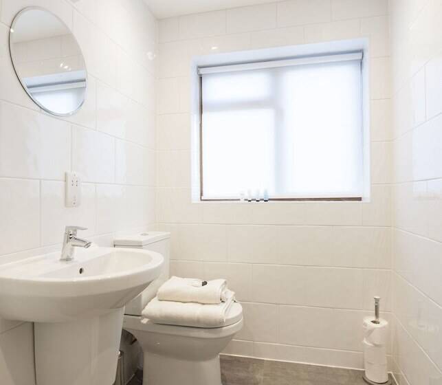 膳宿费 High Hedges Apartments