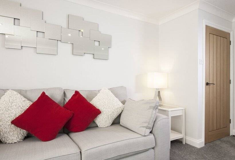 膳宿费 High Hedges Apartments