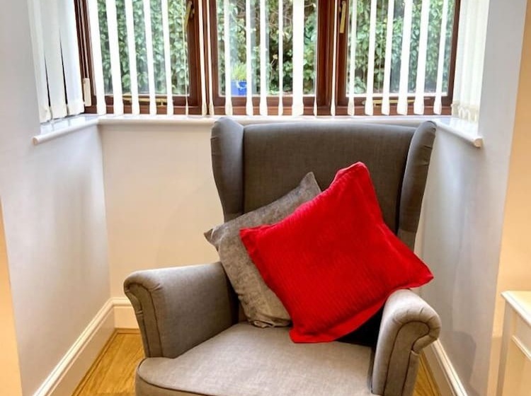 膳宿费 High Hedges Apartments