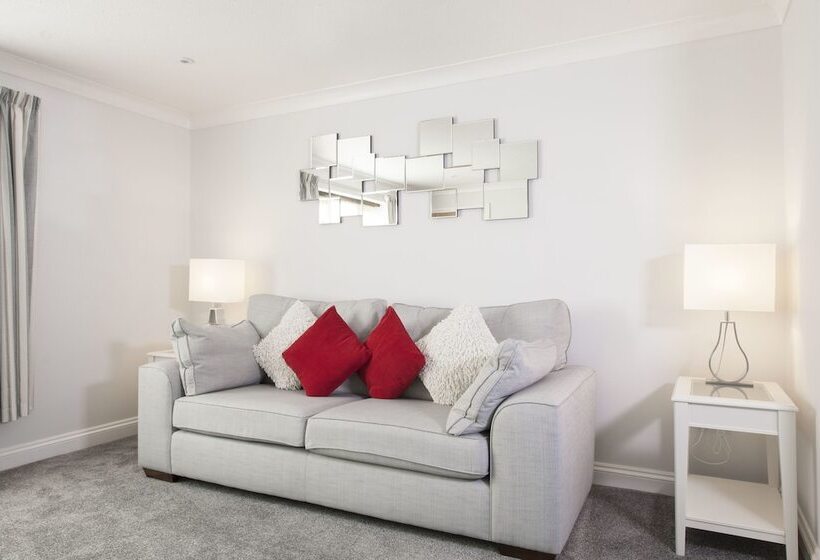 膳宿费 High Hedges Apartments