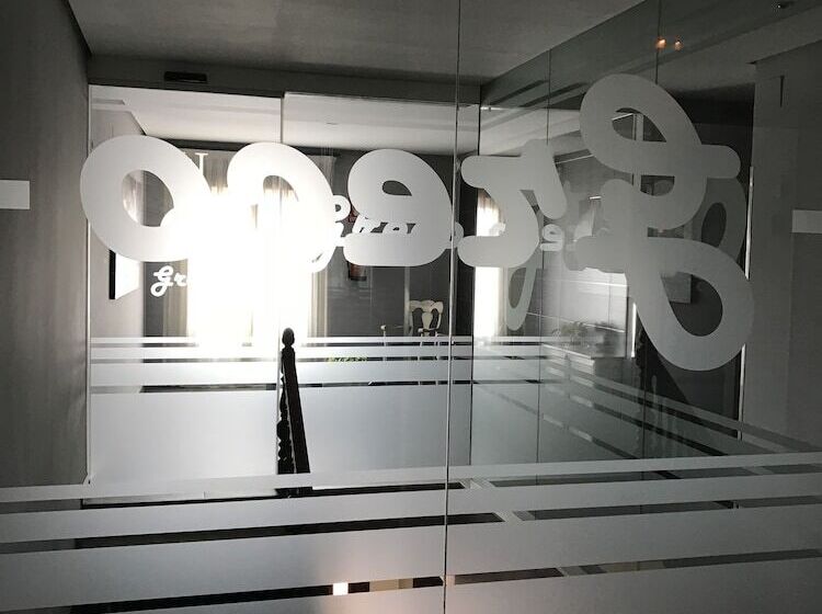 פנסיון Hostal Cafe Gutgreco