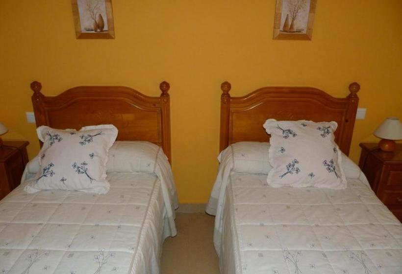 بنسيون Hostal Mirador De Avila