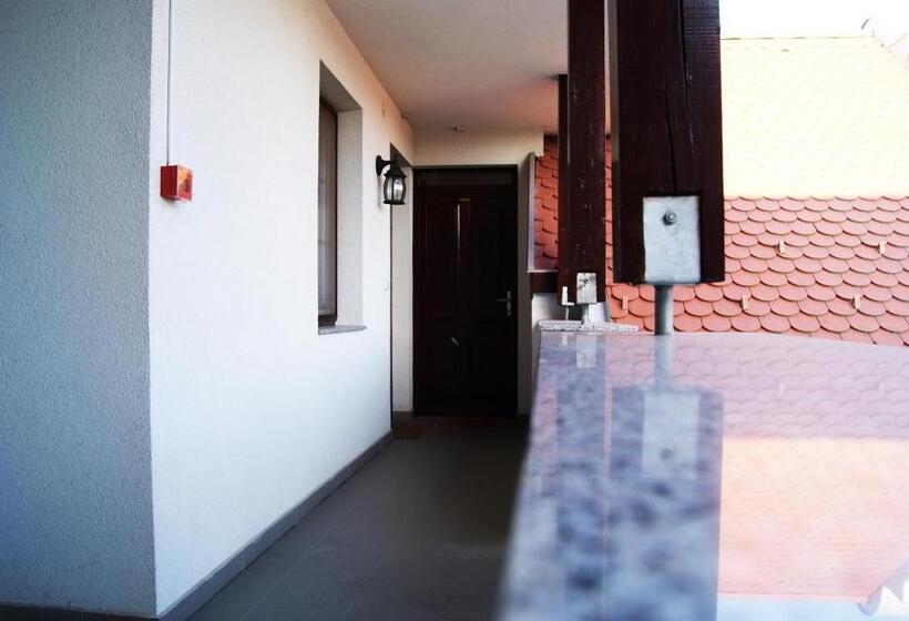 膳宿费 Szanyi Vendégház