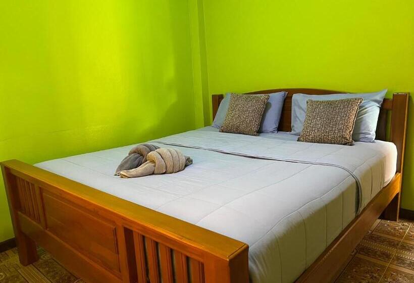 פנסיון Tassana House