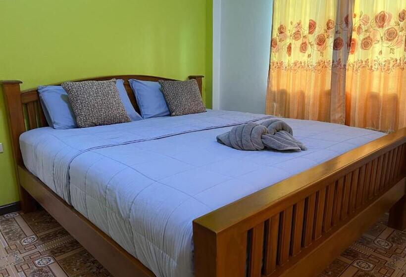 פנסיון Tassana House