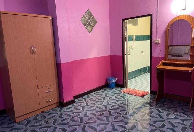 פנסיון Tassana House